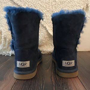 Navy blue button uggs!